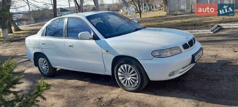 Седан Daewoo Nubira 1999 в Веселинове