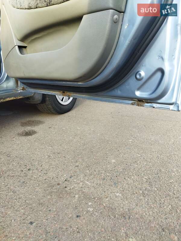 Седан Daewoo Nubira 2003 в Черноморске