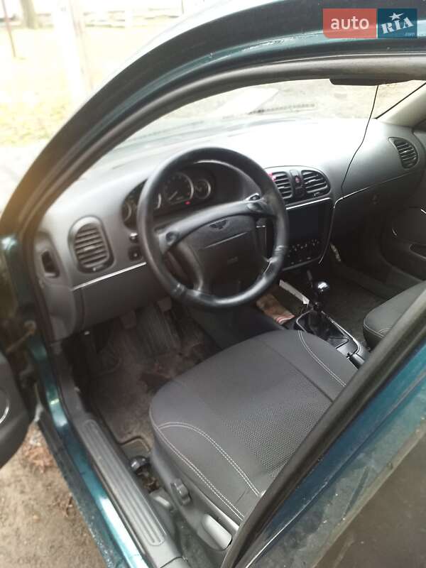 Седан Daewoo Nubira 1998 в Дніпрі