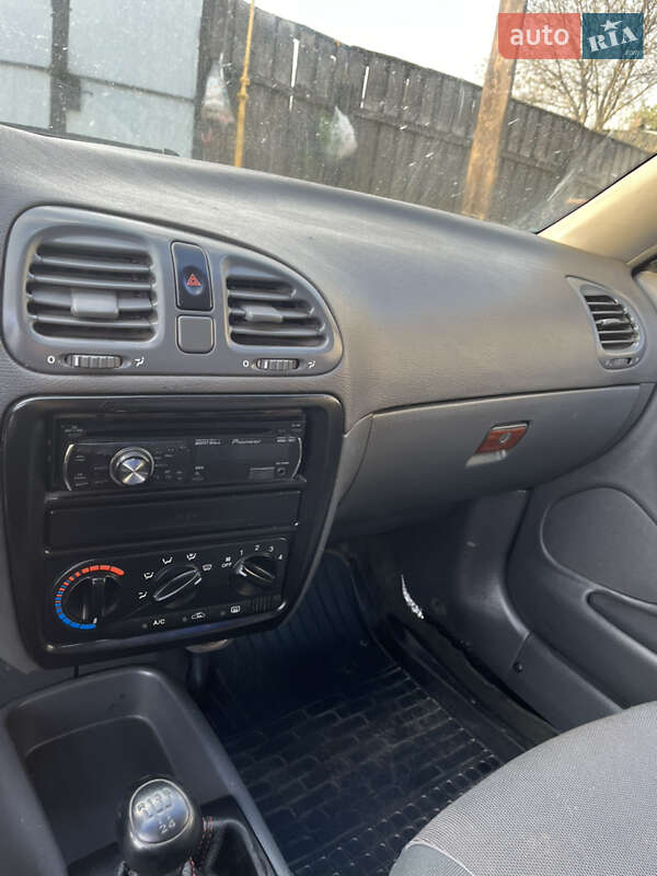 Седан Daewoo Nubira 1998 в Лебедине
