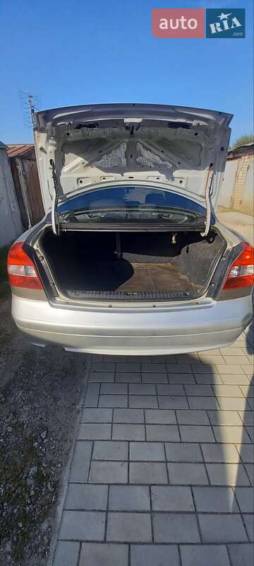 Седан Daewoo Nubira 2003 в Херсоне