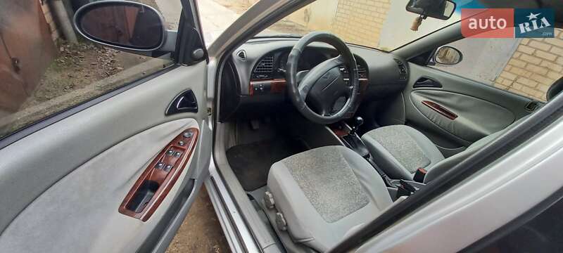 Седан Daewoo Nubira 2003 в Херсоне