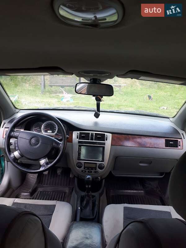 Седан Daewoo Nubira 2004 в Львове