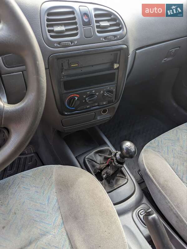 Седан Daewoo Nubira 2000 в Пустомытах