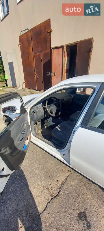 Седан Daewoo Nubira 1998 в Сумах