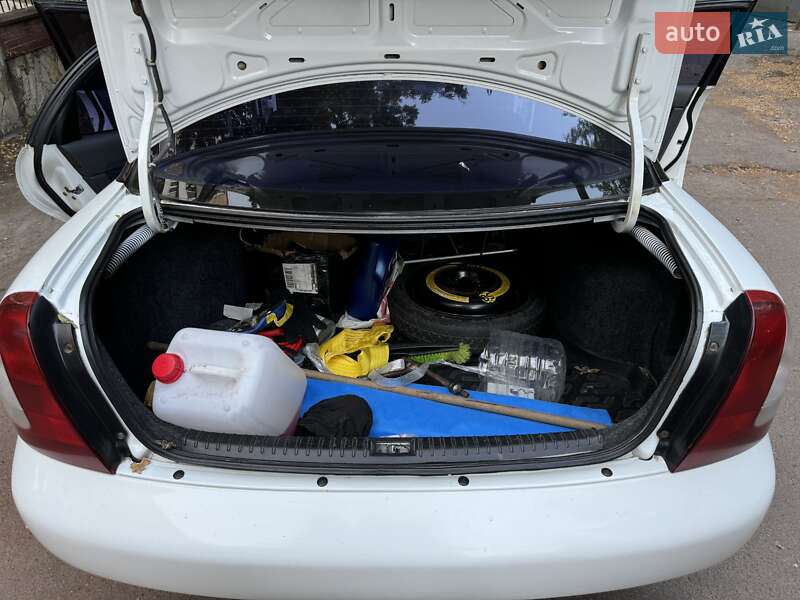 Седан Daewoo Nubira 1998 в Киеве