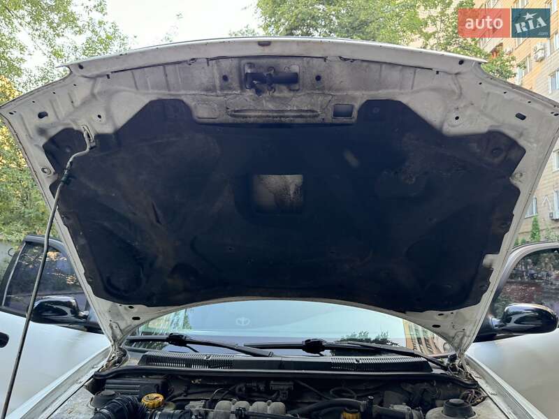 Седан Daewoo Nubira 1998 в Киеве