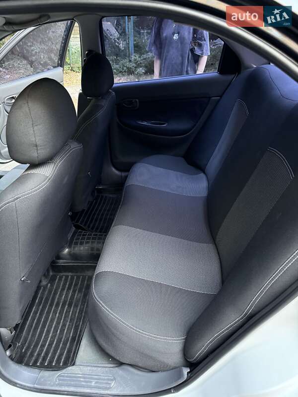 Седан Daewoo Nubira 1998 в Киеве