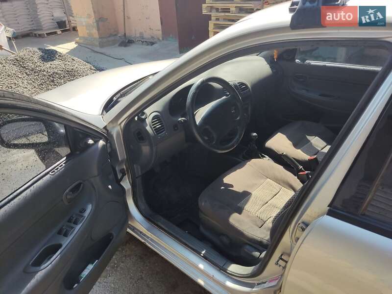 Седан Daewoo Nubira 1998 в Желтых Водах