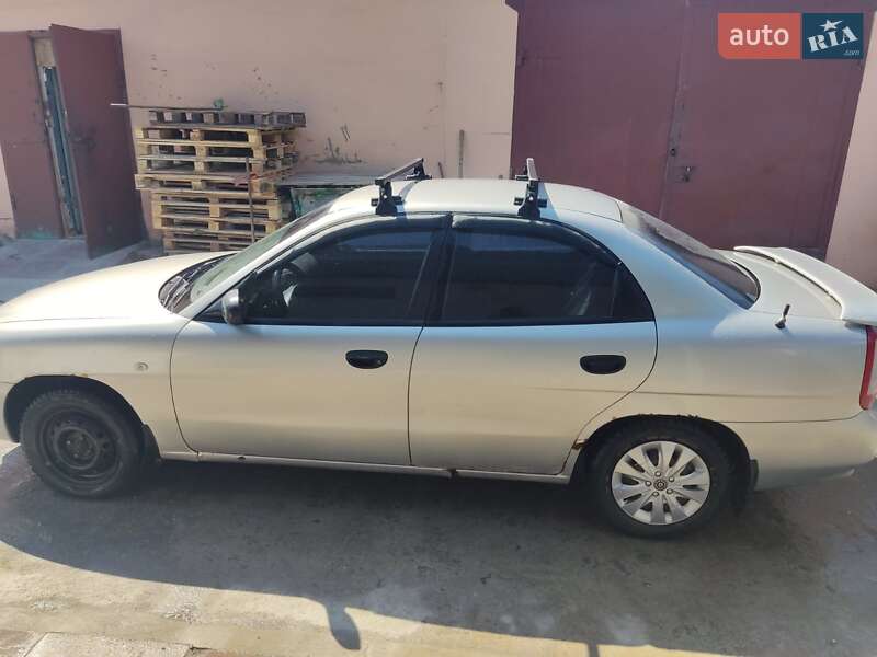Седан Daewoo Nubira 1998 в Желтых Водах