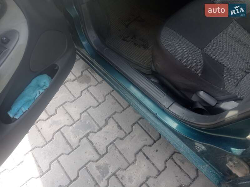 Седан Daewoo Nubira 1999 в Новояворовске