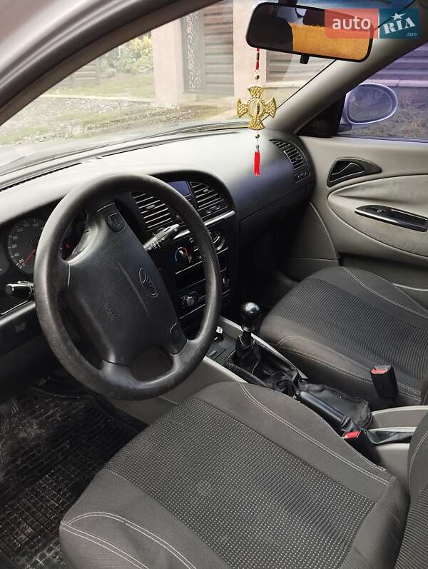 Седан Daewoo Nubira 2003 в Залещиках