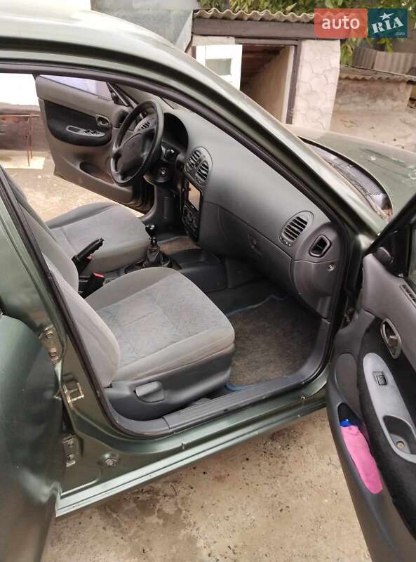 Седан Daewoo Nubira 1998 в Великой Александровке