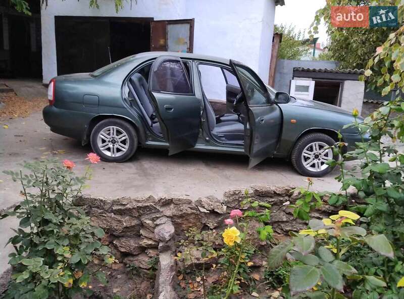 Седан Daewoo Nubira 1998 в 
