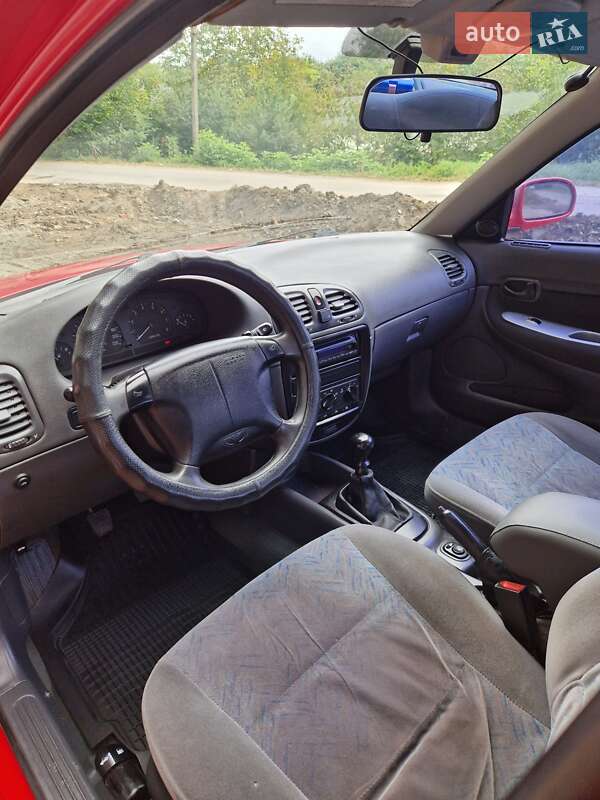 Седан Daewoo Nubira 1998 в Хмельницькому