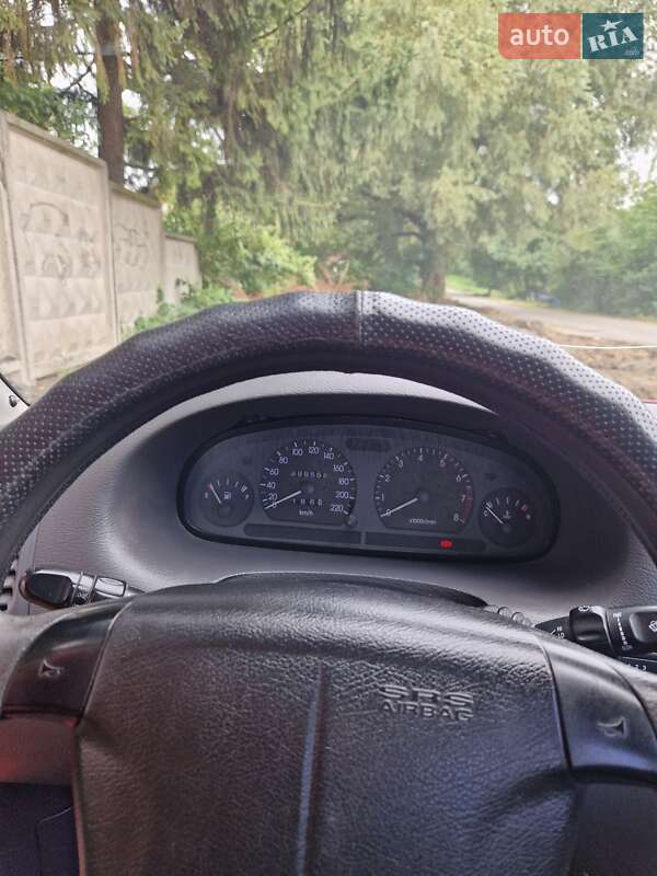 Седан Daewoo Nubira 1998 в Хмельницькому