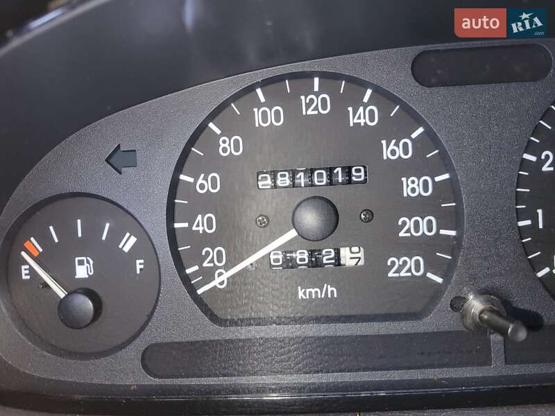 Седан Daewoo Nubira 1998 в Кропивницькому