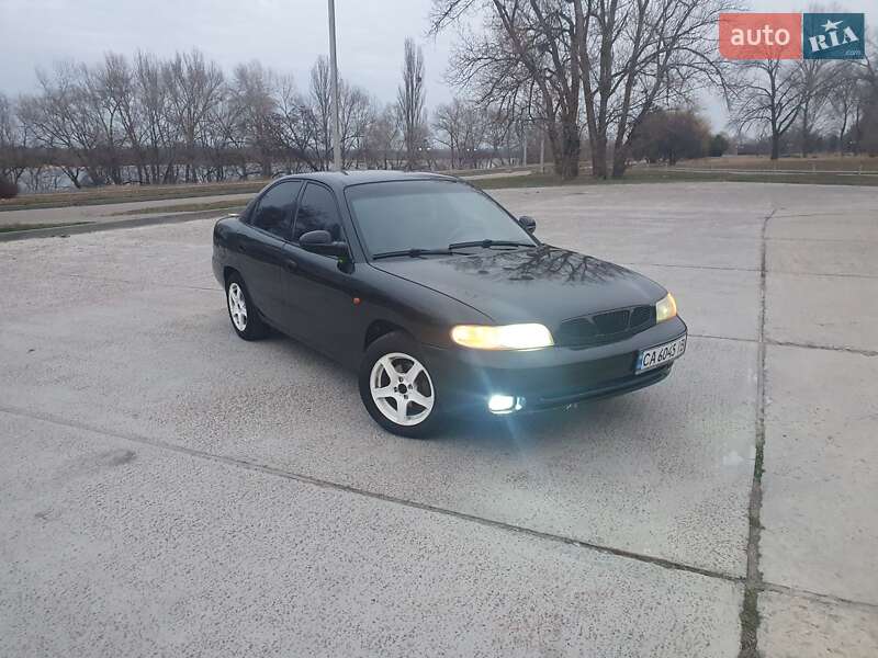 Седан Daewoo Nubira 1998 в Каневе