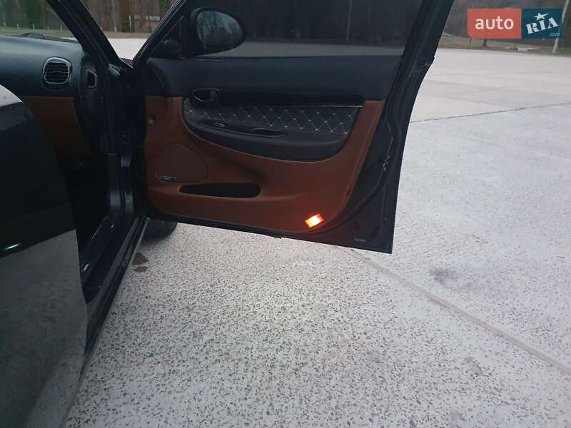 Седан Daewoo Nubira 1998 в Каневе