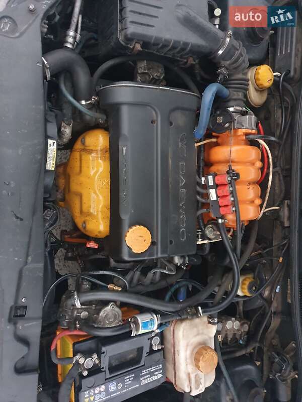 Седан Daewoo Nubira 1998 в Каневе