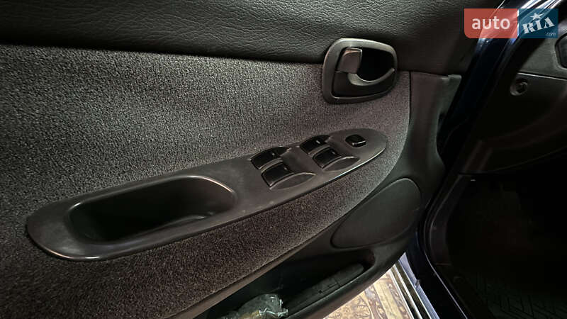 Седан Daewoo Nubira 1998 в Черкассах