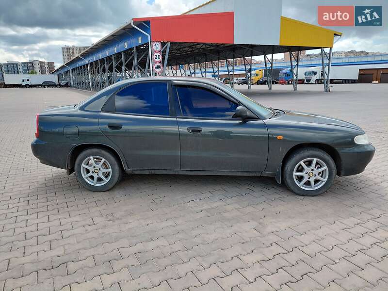 Седан Daewoo Nubira 1998 в Одессе