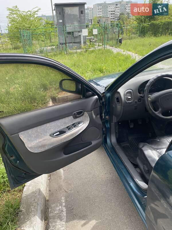 Седан Daewoo Nubira 1998 в Запорожье