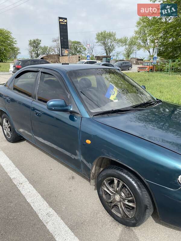 Седан Daewoo Nubira 1998 в Запорожье