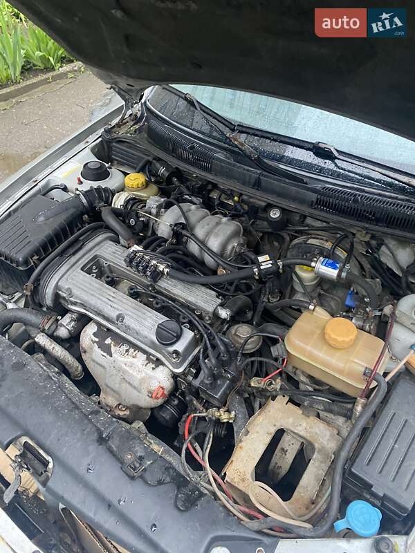Седан Daewoo Nubira 1998 в Львове