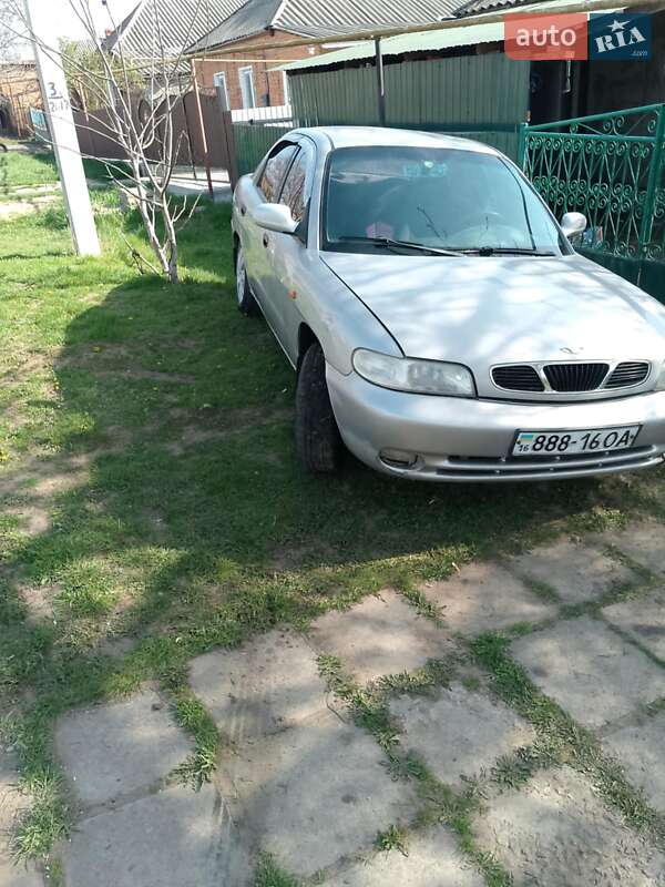 Седан Daewoo Nubira 1999 в Ананьеве