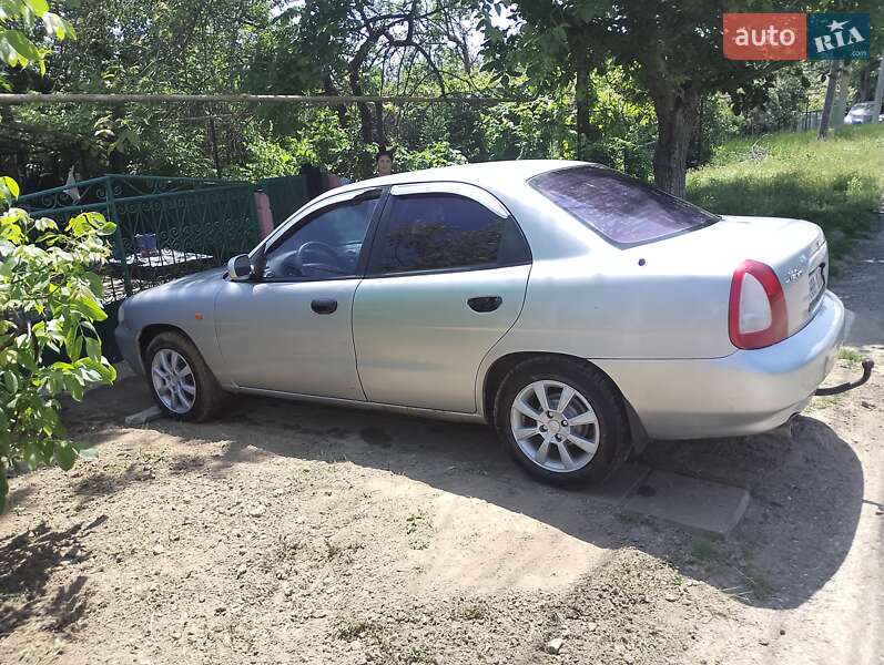 Седан Daewoo Nubira 1999 в Ананьеве