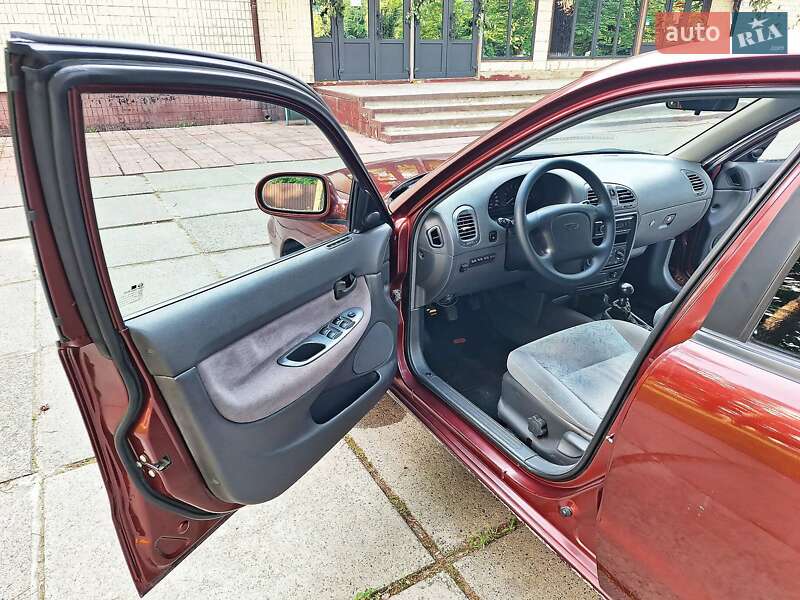 Универсал Daewoo Nubira 1998 в Киеве