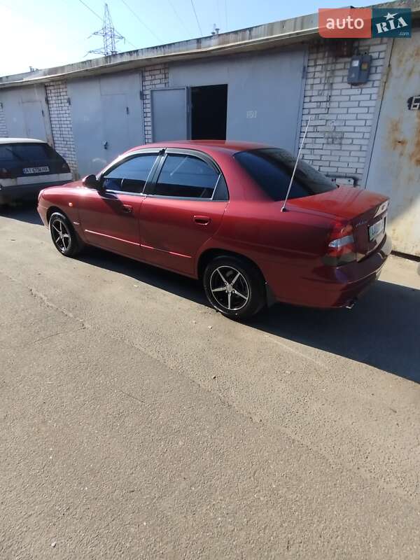 Седан Daewoo Nubira 2003 в Киеве