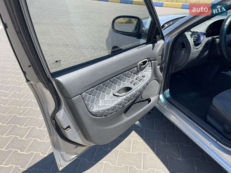 Седан Daewoo Nubira 1998 в Одессе