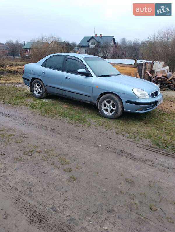 Седан Daewoo Nubira 2003 в Львове