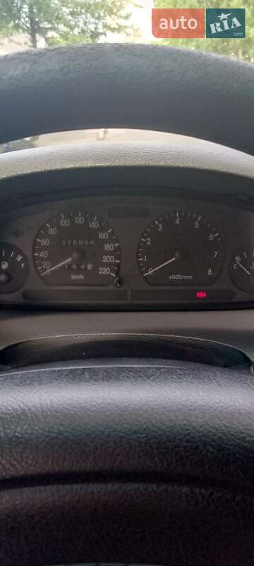 Седан Daewoo Nubira 1998 в Чернівцях