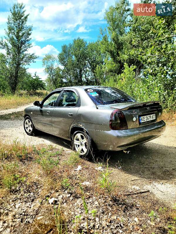 Седан Daewoo Nubira 1998 в Днепре