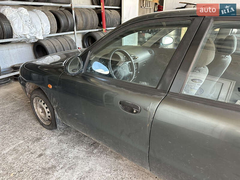 Седан Daewoo Nubira 1998 в Обухове