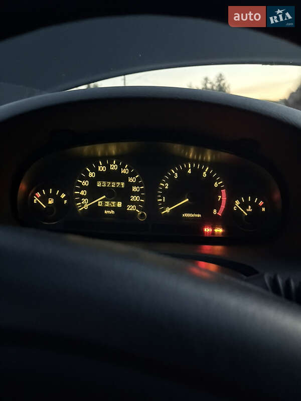 Седан Daewoo Nubira 1998 в Коростене