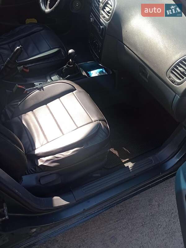 Седан Daewoo Nubira 1998 в Днепре