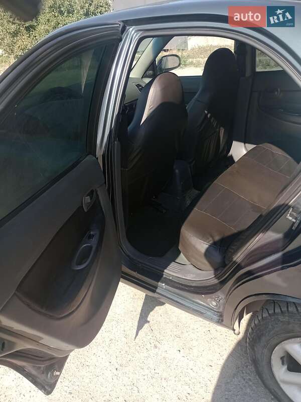 Седан Daewoo Nubira 1998 в Днепре