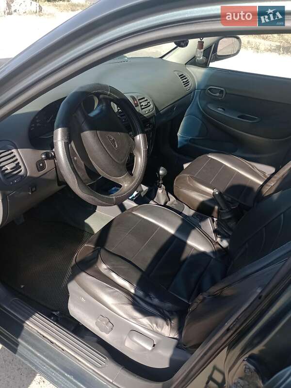 Седан Daewoo Nubira 1998 в Днепре