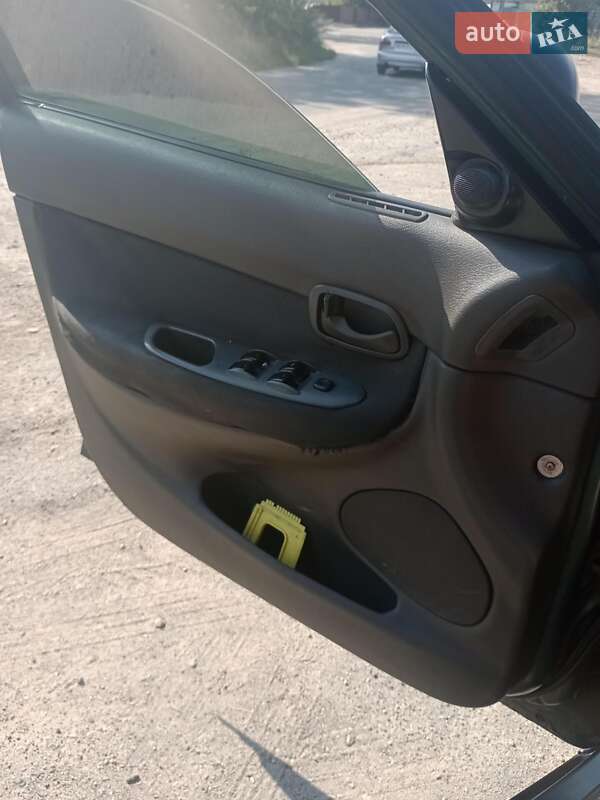 Седан Daewoo Nubira 1998 в Днепре