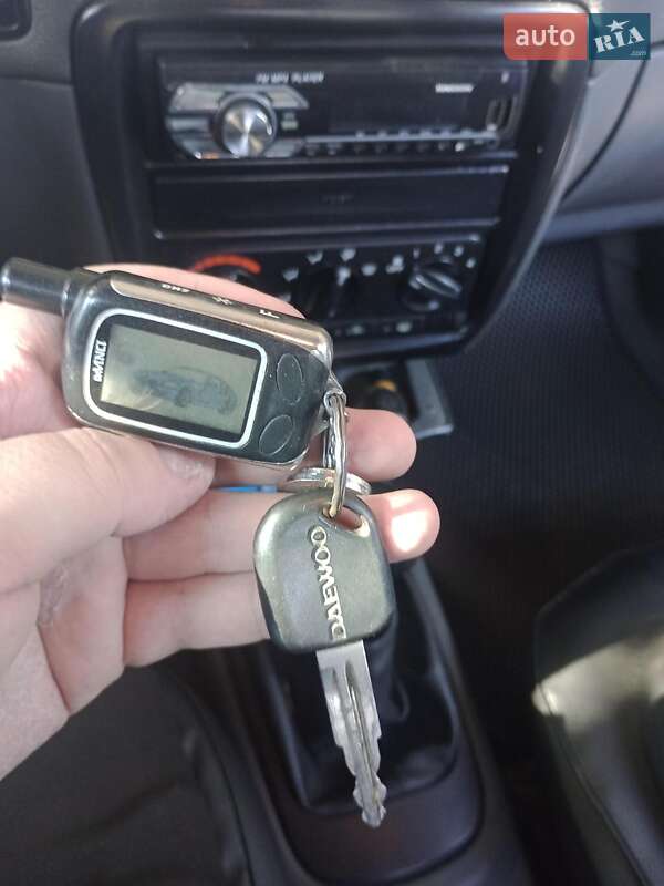 Седан Daewoo Nubira 1998 в Днепре