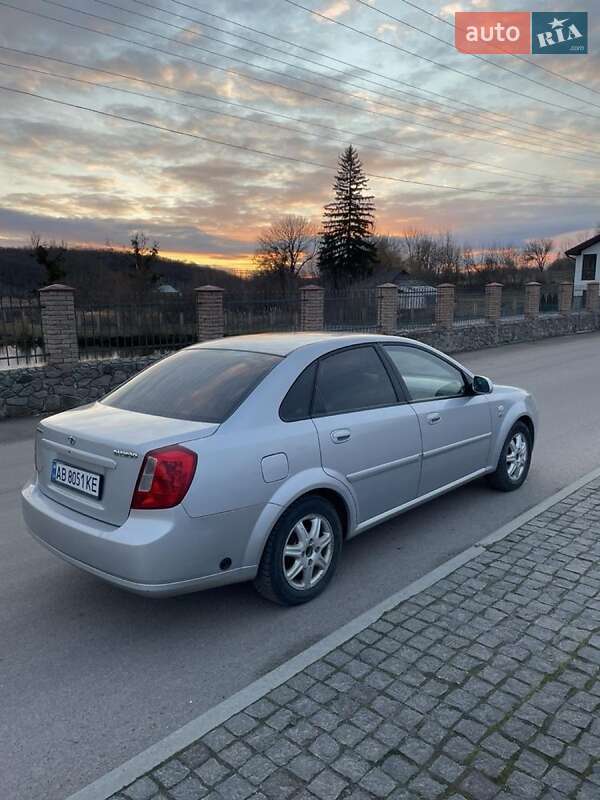 Седан Daewoo Nubira 2004 в Погребище