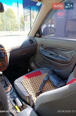 Хэтчбек Daewoo Nubira 1998 в 