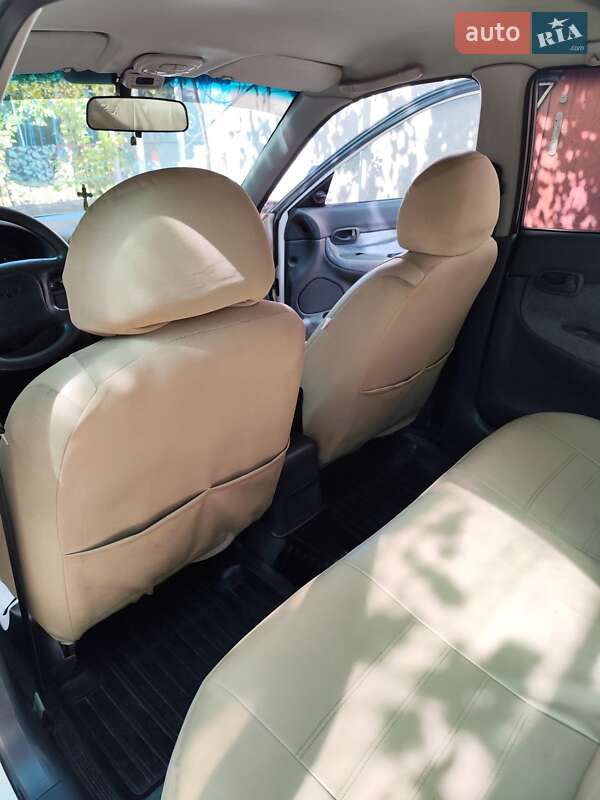 Седан Daewoo Nubira 1998 в Овидиополе