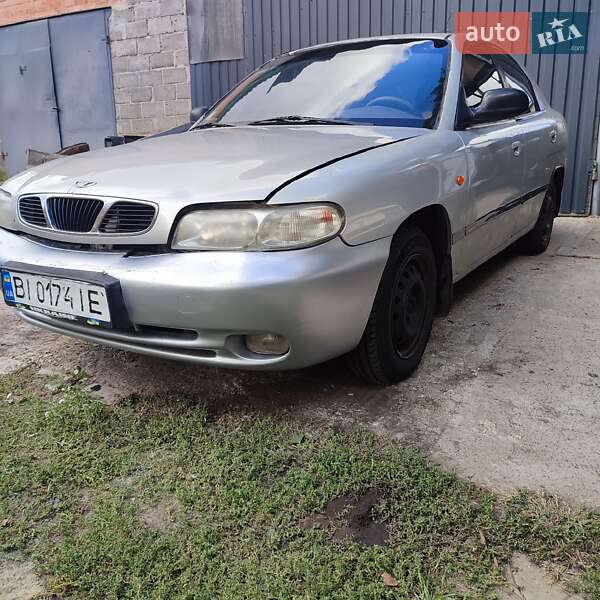 Хэтчбек Daewoo Nubira 1998 в Карловке