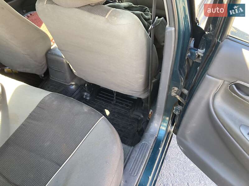 Седан Daewoo Nubira 1998 в Краматорске