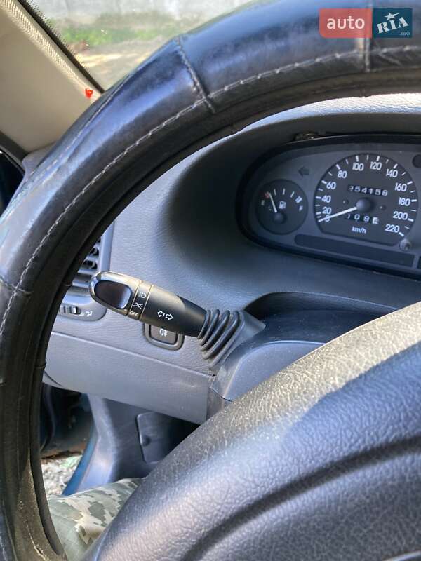 Седан Daewoo Nubira 1998 в Краматорске